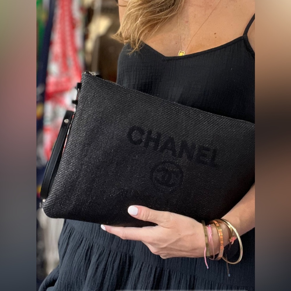 CHANEL Black Crossbody Bag - Picture 2 of 4